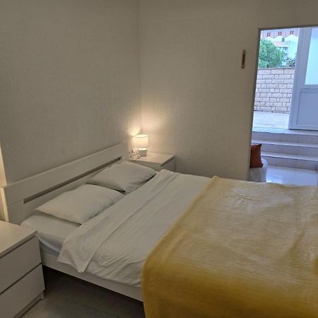 Apartment Ella Banjol Buitenkant foto