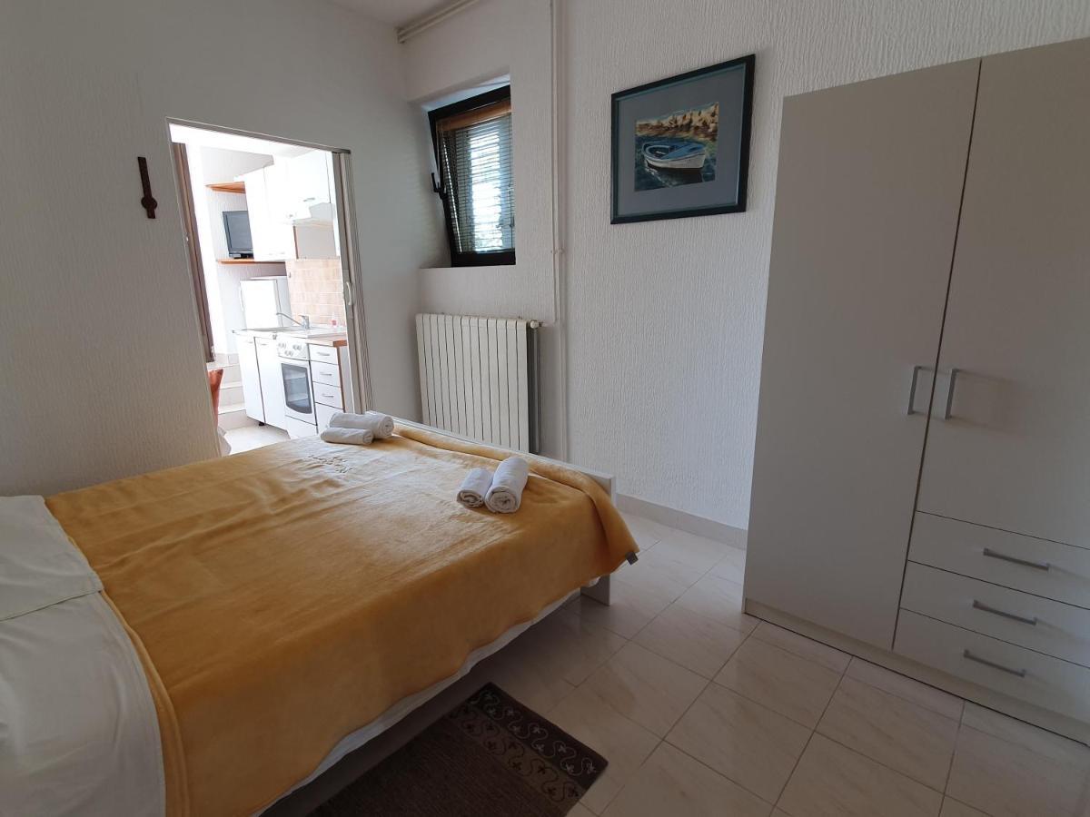 Apartment Ella Banjol Buitenkant foto