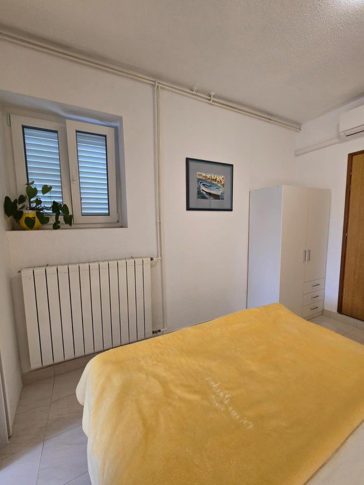 Apartment Ella Banjol Buitenkant foto