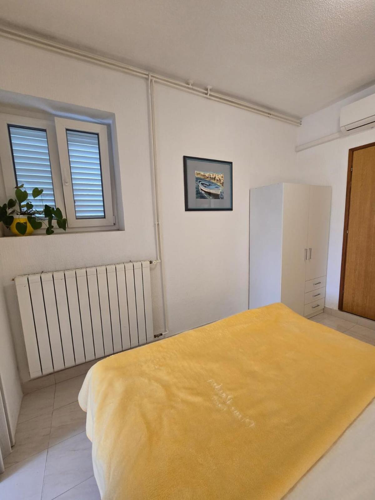 Apartment Ella Banjol Buitenkant foto
