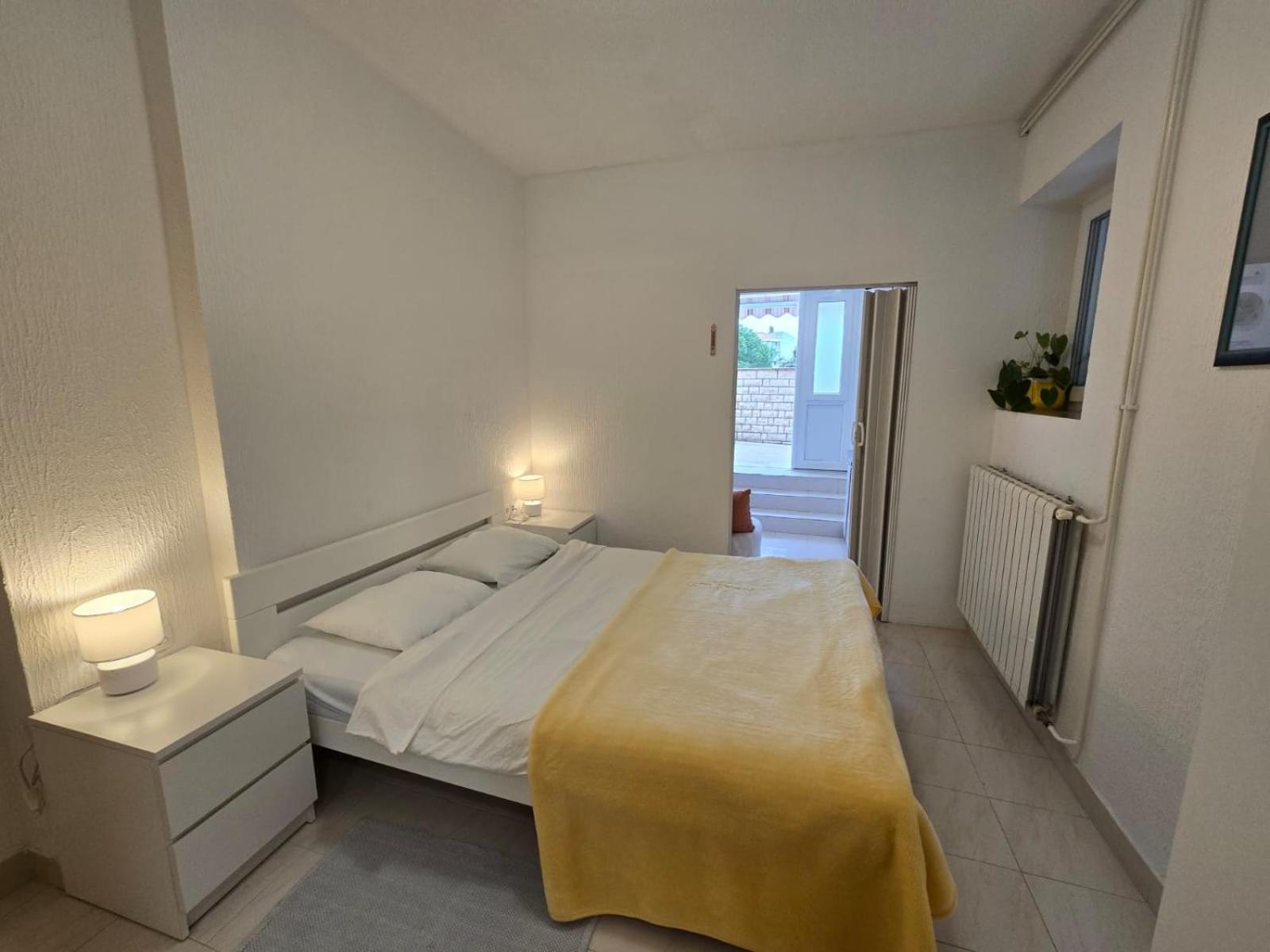 Apartment Ella Banjol Buitenkant foto